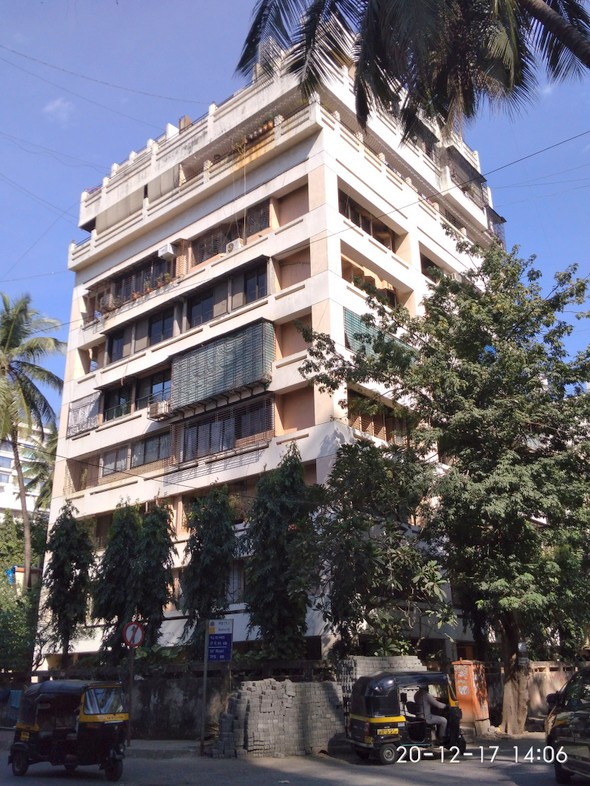Queens Corner in Bandra West