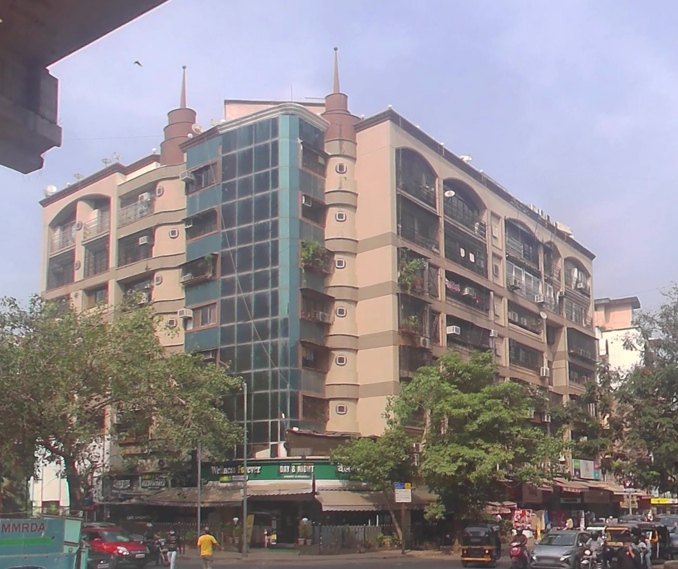 4 BHK New Link Palace in Andheri West