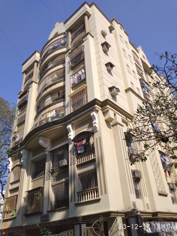 Oxford in Bandra West