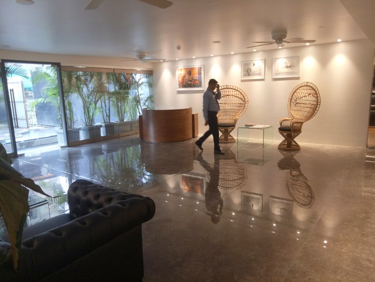 Rustomjee Paramount flat for rent - Image 6