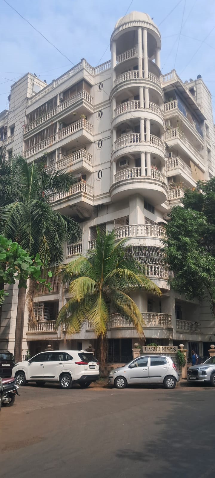 3 Hashu Niwas in Bandra West