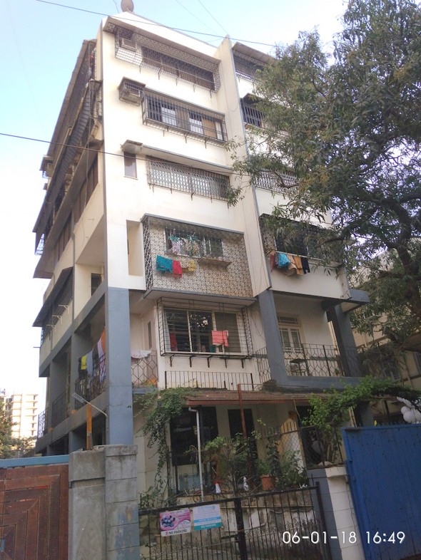 Urmi in Khar West