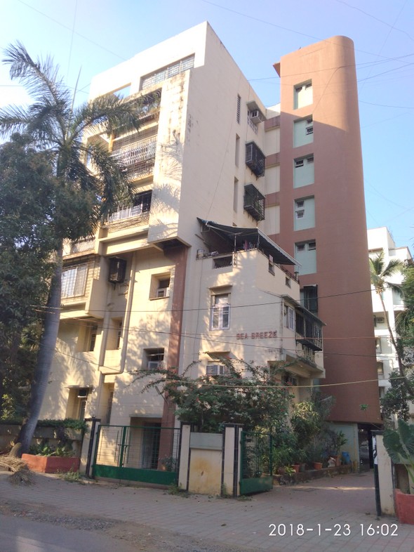 Sea Breeze in Santacruz West