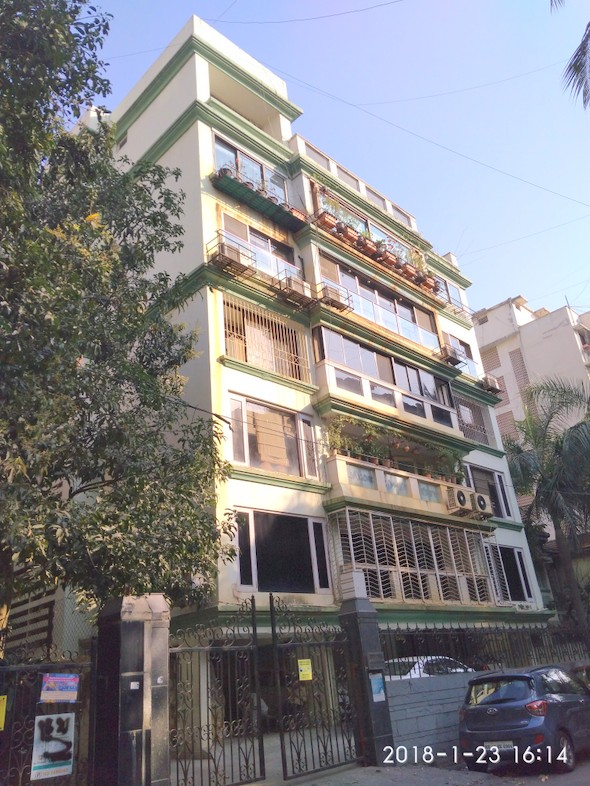 4 BHK Well Finished With Srtb in Santacruz West