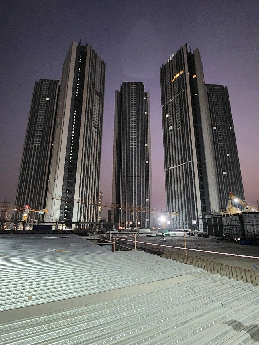 Oberoi Sky City flat for rent - Image 3