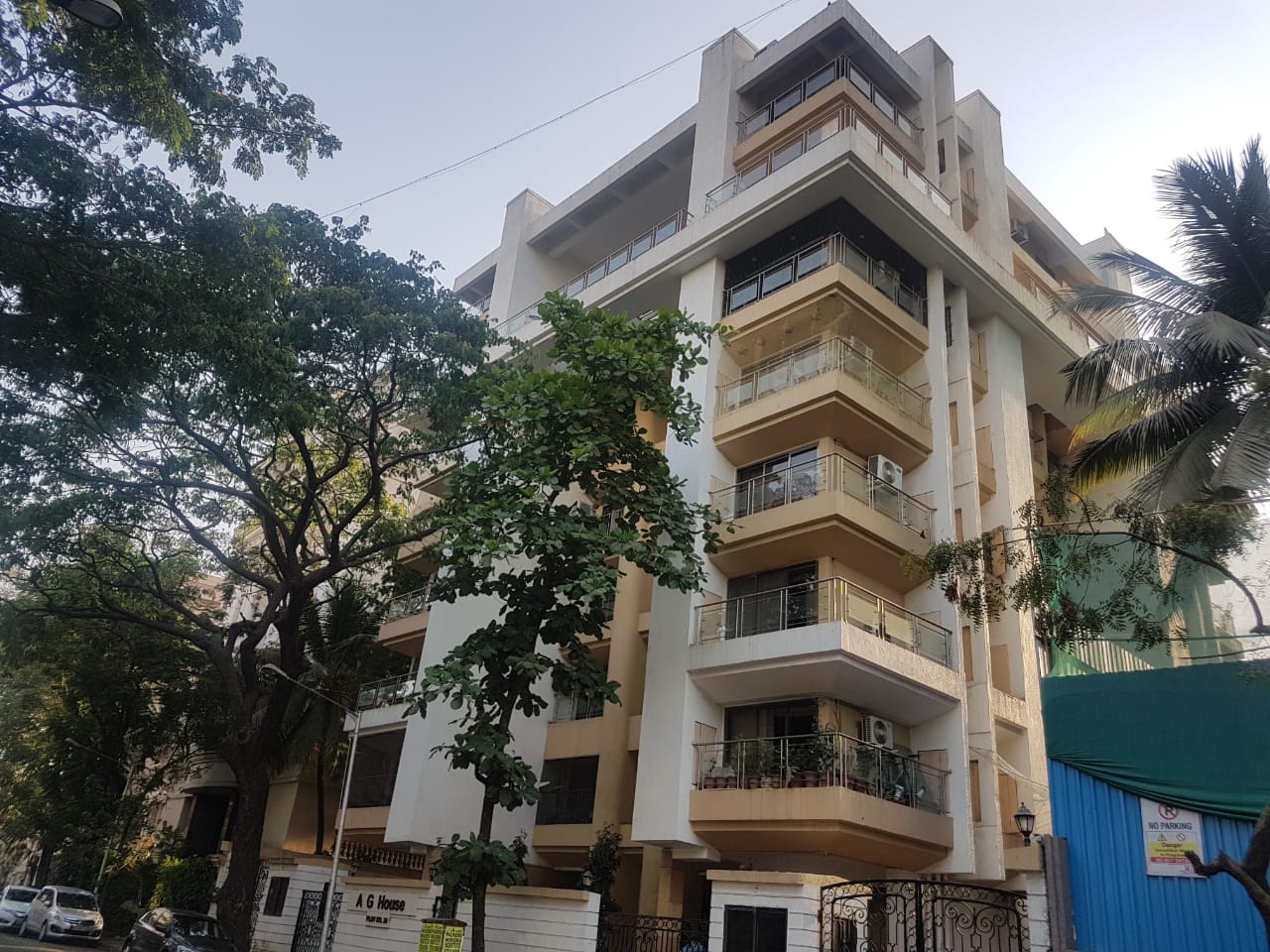 2 BHK A G House in Juhu
