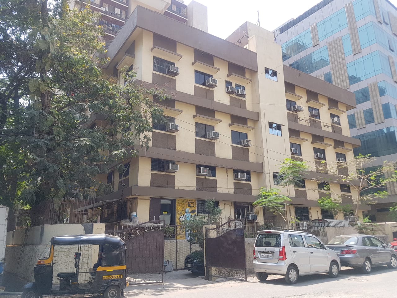 Neo shine House in Andheri West