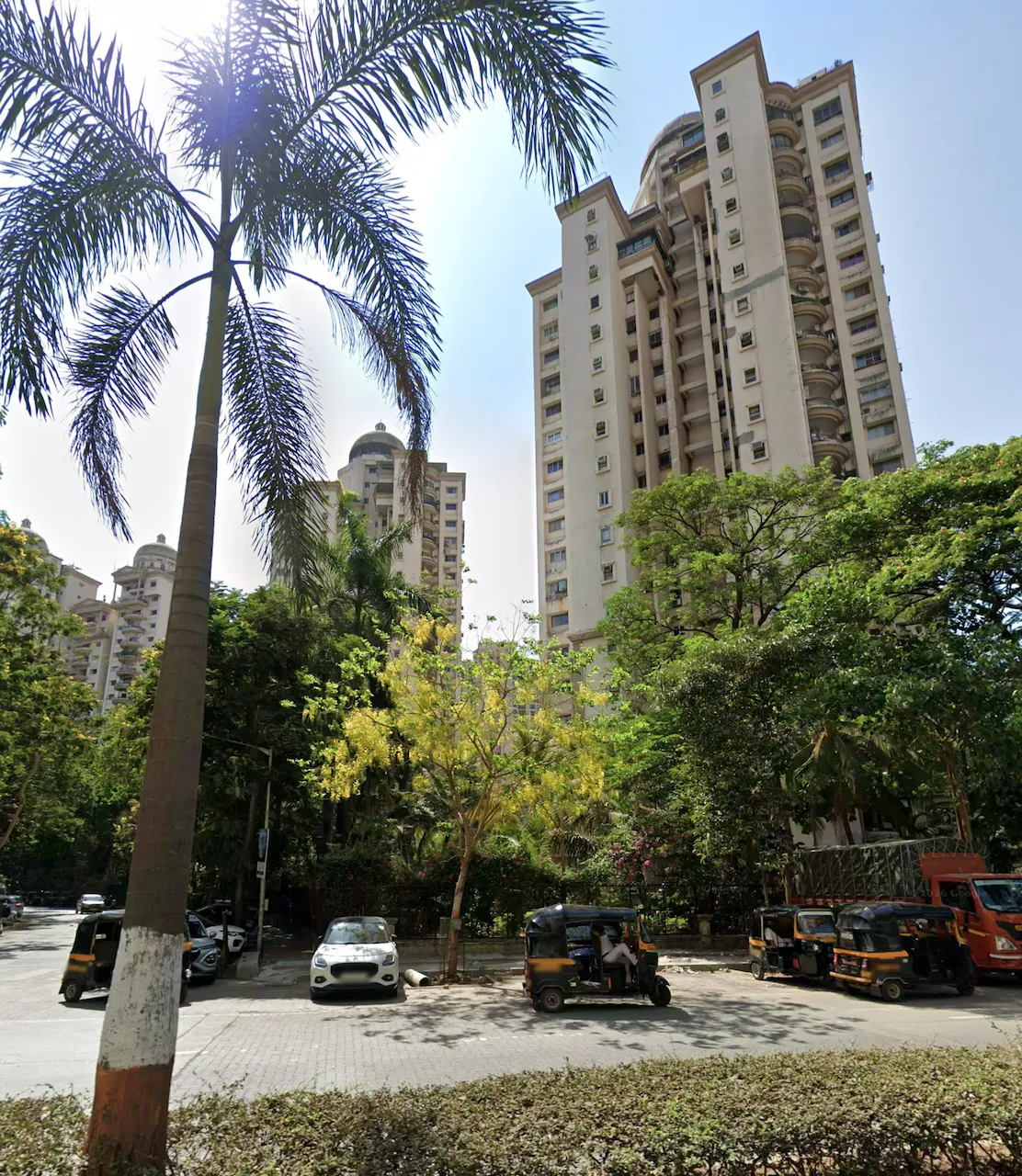 2 BHK Viceroy Park CHS in Kandivali East