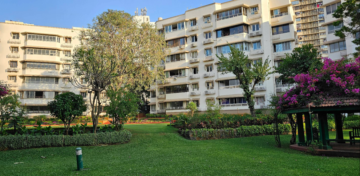 Hill Park Apartments in Walkeshwar