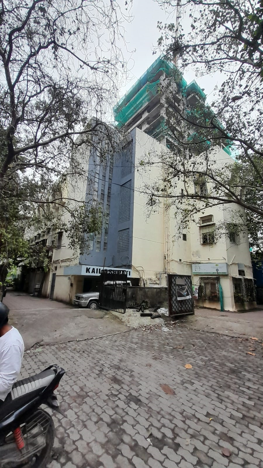 Kailashpati Building in Andheri West