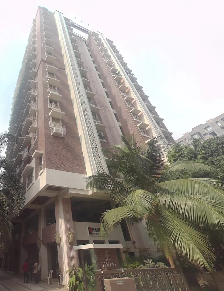 11 West — Juhu (2)