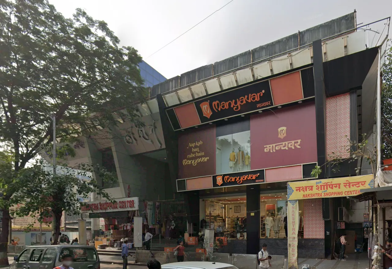 Office Nakshatra Mall in Dadar West