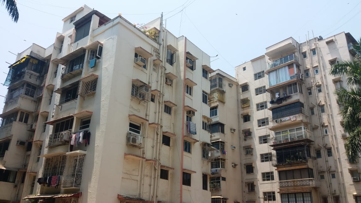 2 Cozy Home in Bandra West