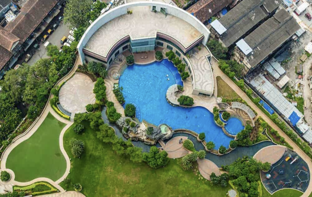 Raheja Vivarea — Mahalaxmi