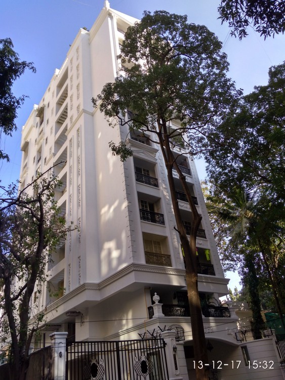 Oyster in Khar West