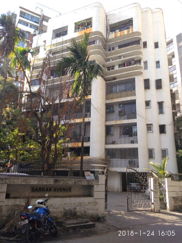 Sarkar Avenue in Santacruz West