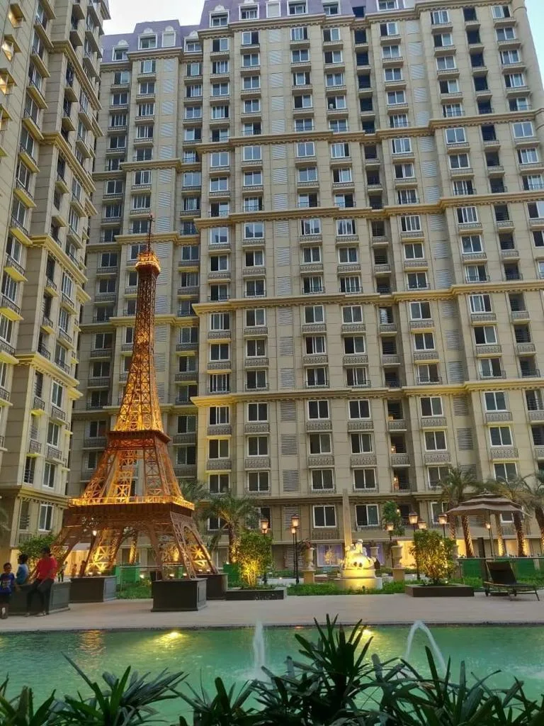 Kanakia Paris β Bandra East