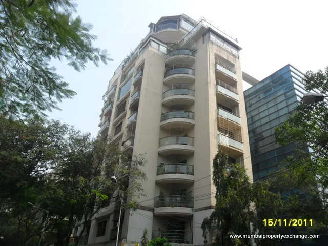Warden  — Bandra West