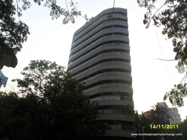 H and M Tower โ Bandra West