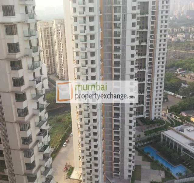 Lodha Luxuria Priva โ Thane West