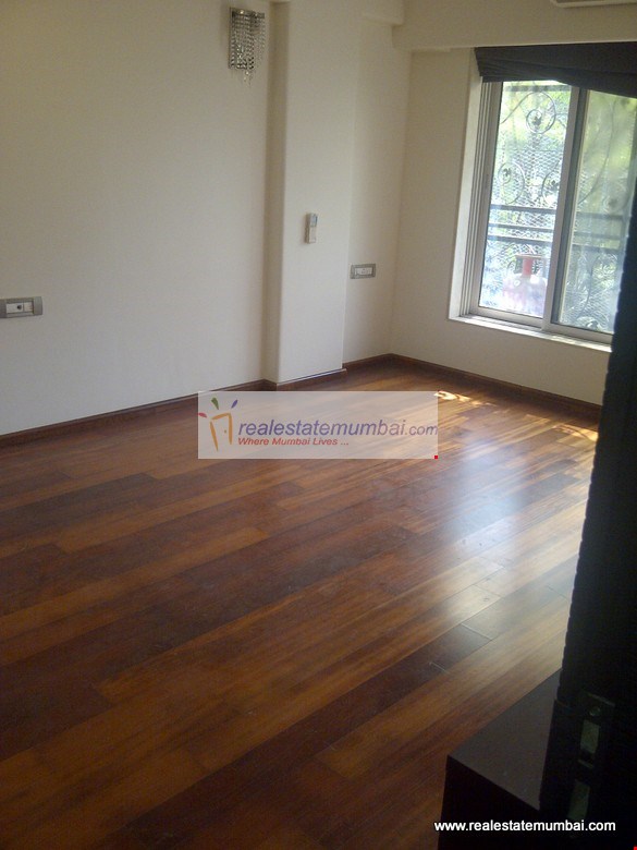 La Roche — Bandra West (4)