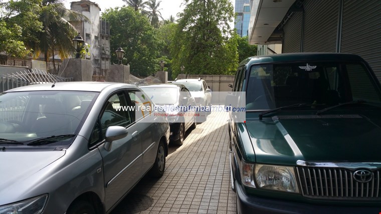 Peninsula Plaza — Andheri West