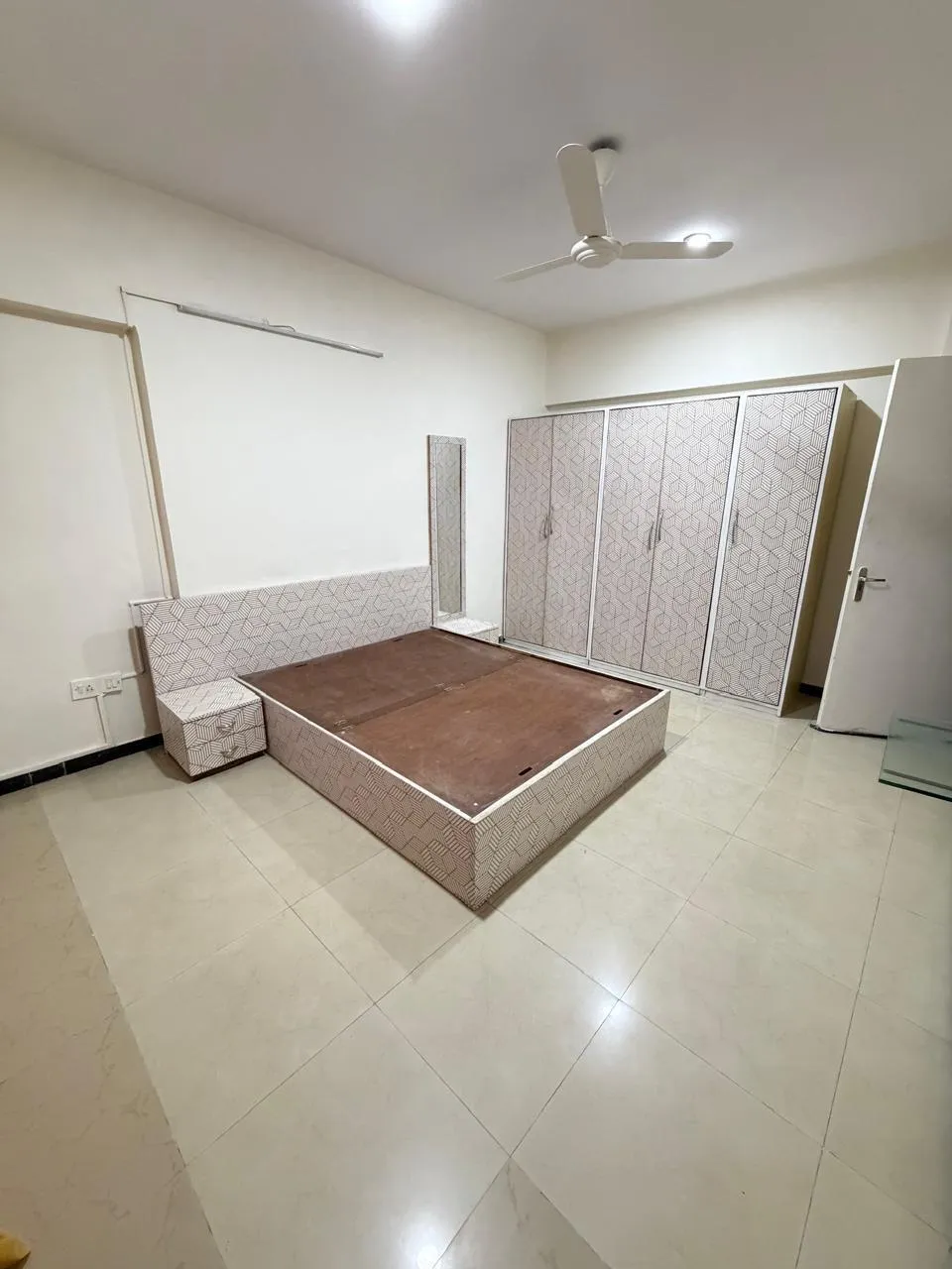 Blue Mountain — Andheri West (10)