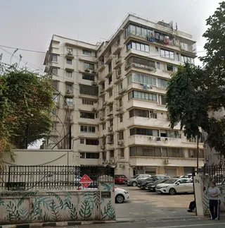 4 BHK in Kamal Building, Walkeshwar