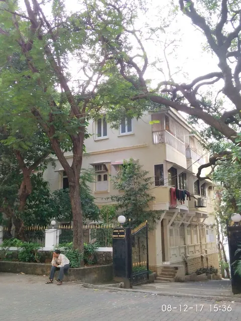 2 BHK Asuda Kutir in Bandra West