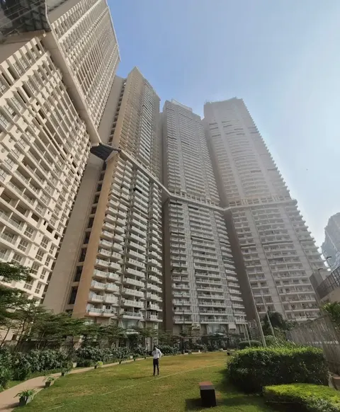 L&T Crescent Bay, Parel