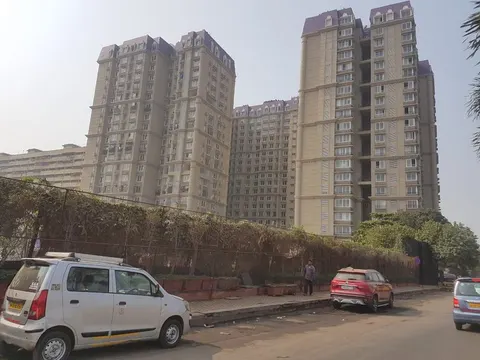 2 BHK Kanakia Paris in Bandra East, photo 5