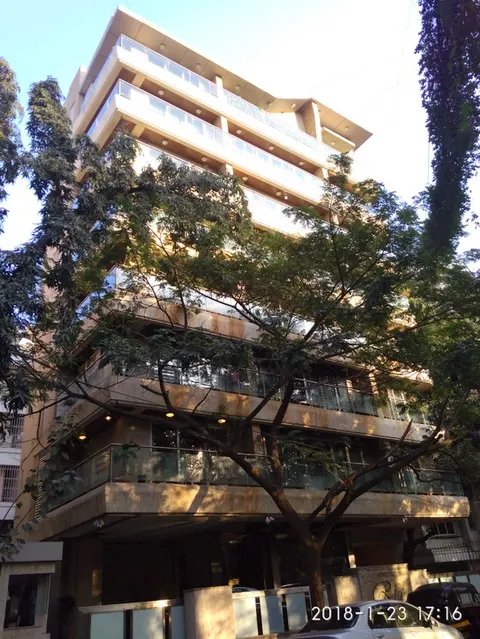 4 BHK Ariisto Ria in Santacruz West