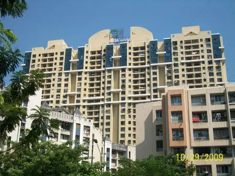 Ekta Meadows, Kandivali East