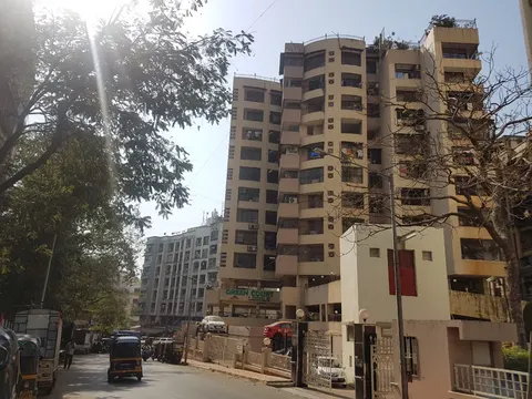 2 BHK Green Court in Andheri West