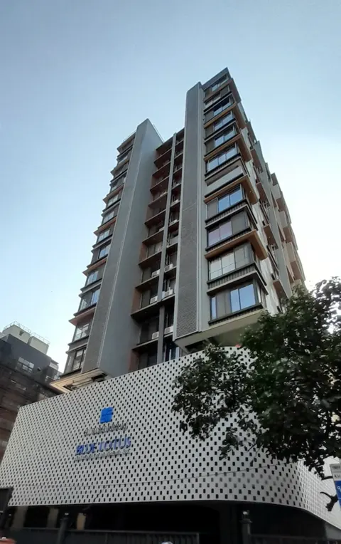 Blue Lotus, Khar West