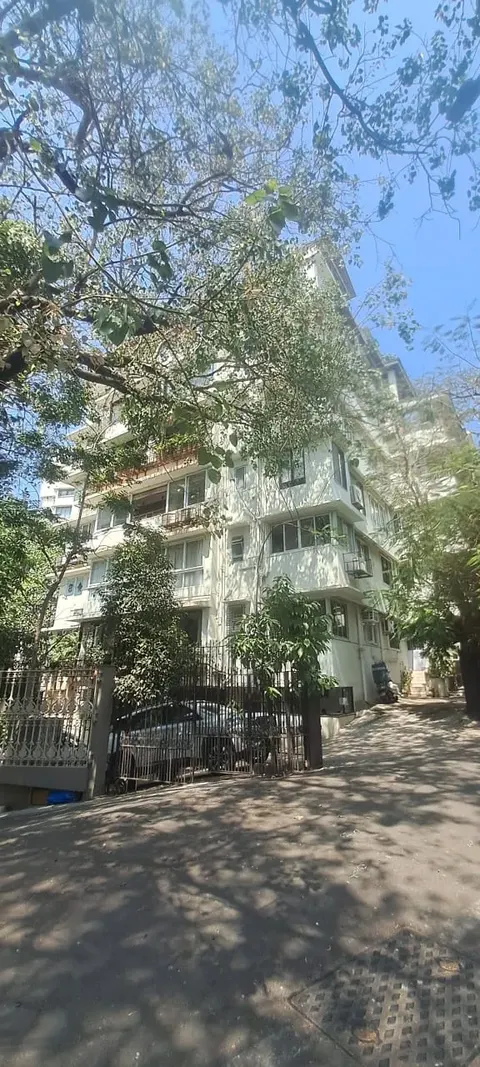 2 BHK Gulistan in Carmichael Road