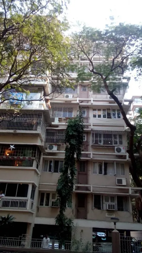 1.5 BHK Avanti Apartment in Santacruz West