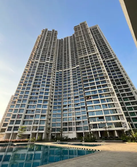 2 BHK White City in Kandivali East, photo 4