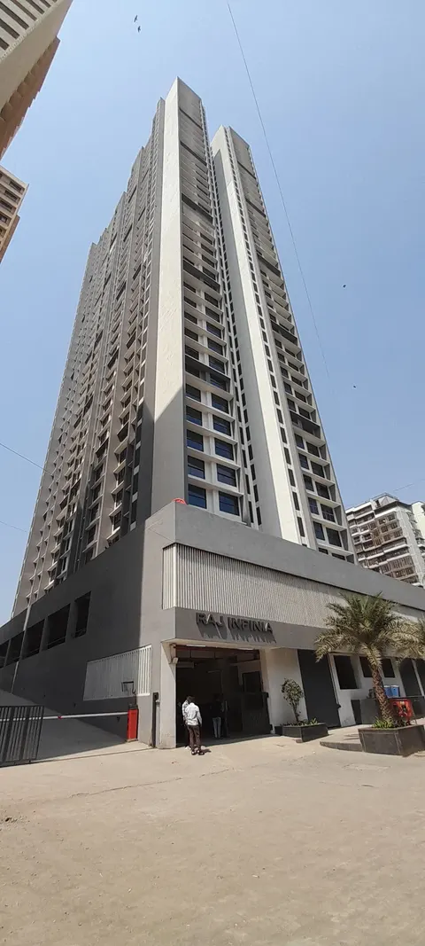 Commercial Showroom Raj Infinia in Malad West
