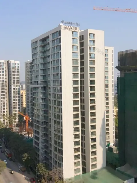 4 BHK Rustomjee Seasons