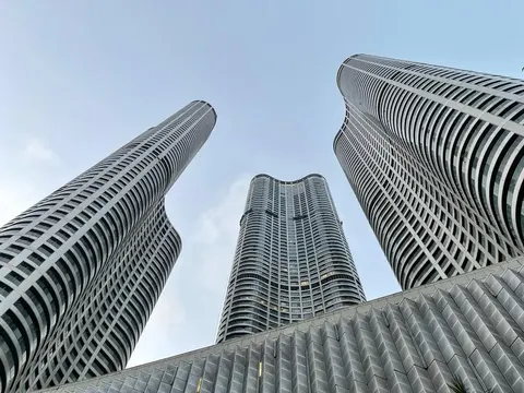 6 BHK World Towers