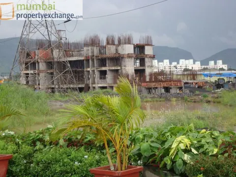 2 BHK Lodha Luxuria in Thane West, photo 3