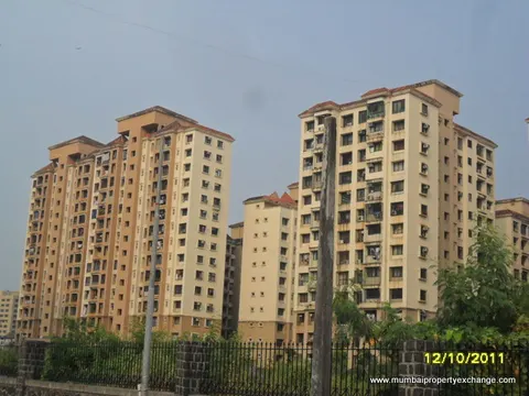 3.5 BHK Palm Court Complex in Malad West