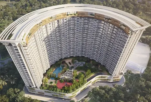 Queens Necklace by Metro Group
