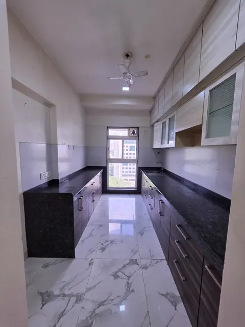 2 BHK Raheja Ridgewood in Goregaon East, photo 2