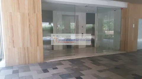 4 BHK Oberoi Priviera in Santacruz West, photo 6