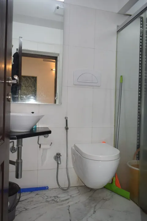 2 BHK Breezy Heights in Bandra West, photo 4