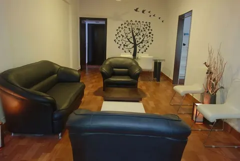 2 BHK Crescent in Bandra West, photo 3