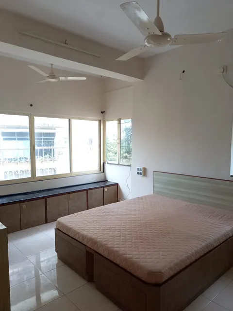 2 BHK Cozy Home in Bandra West, photo 4