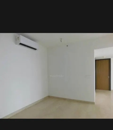 2 BHK Lodha Azzuro in Parel, photo 2